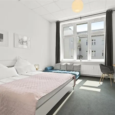 33 Abcd Alexanderplatz Apartment *