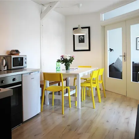 33 Abcd Alexanderplatz *